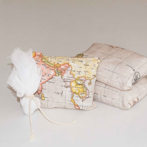 Υφασμάτινο μαξιλάρι μπομπονιέρας Worldmap μπεζ 14x14